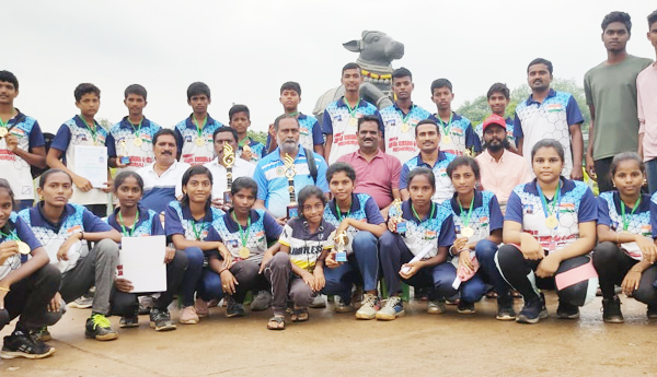బాల్‌ బ్యాడ్మింటన్‌ విజేతగా సిక్కోలు క్రీడాకారులు