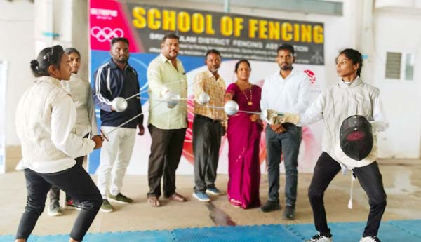 ఉత్సాహంగా అండర్‌-19 ఫెన్సింగ్‌ పోటీలు
