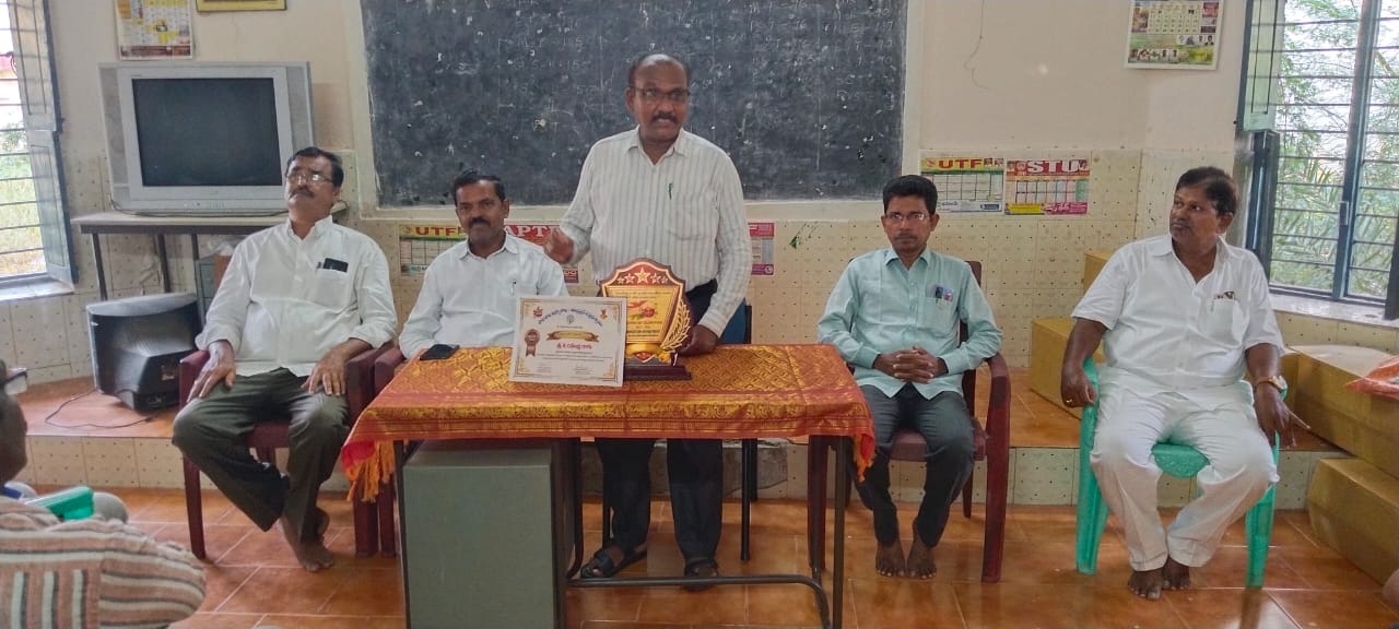 ఉత్తమ ఉపాధ్యాయుడికి సన్మానం