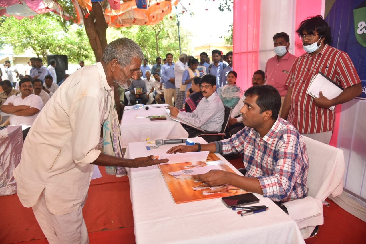 ప్రజాసమస్యల పరిష్కారానికి ప్రత్యేక దృష్టి