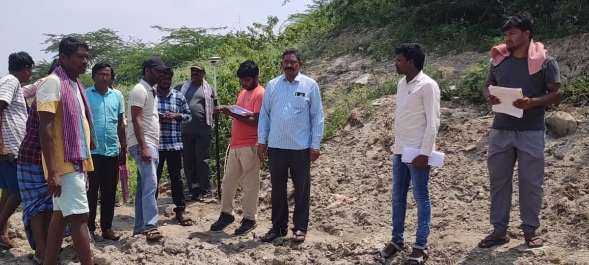 రీసర్వేతో భూ సమస్యలు పరిష్కారం