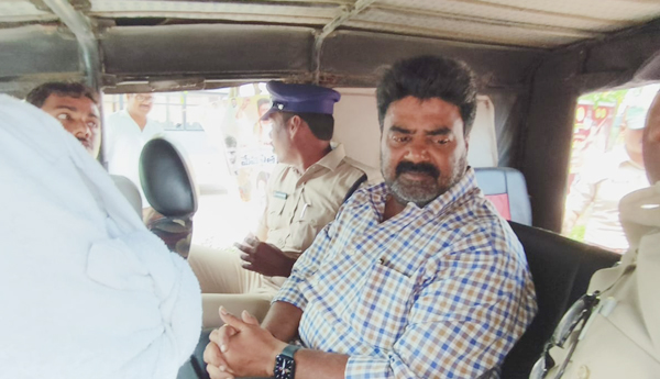 హక్కులను కాలరాస్తున్న ప్రభుత్వం