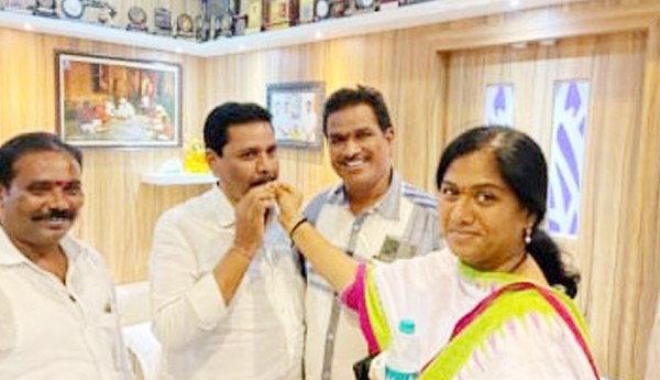 శ్రీకాంత్‌ను కలిసిన శిరీష
