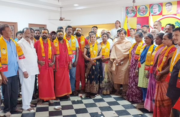 టిడిపిలోకి పలువురి చేరిక