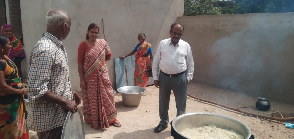 నాడు-నేడు పనులు పరిశీలన