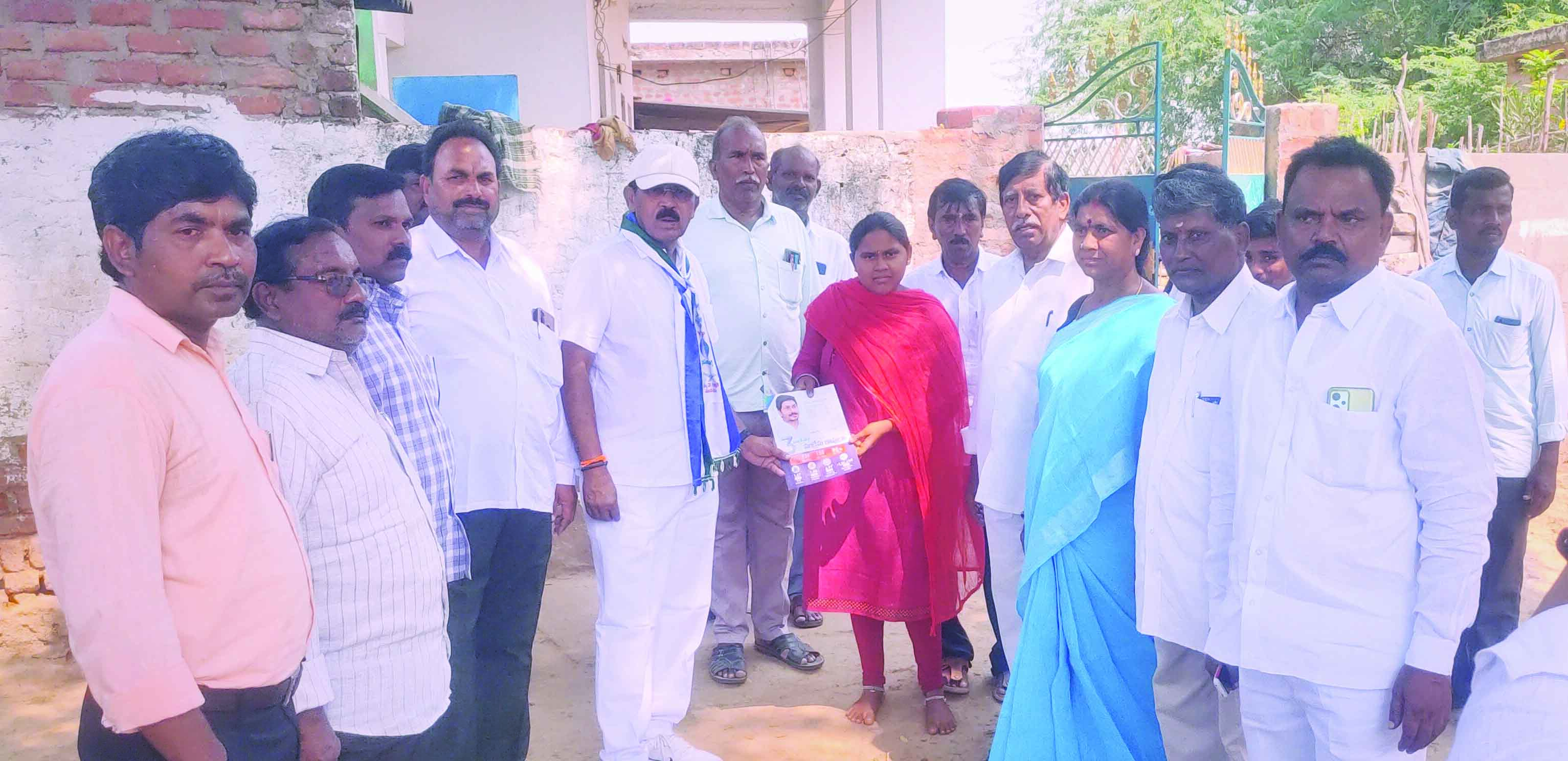 వలంటీర్లే కీలకం : మేకపాటి