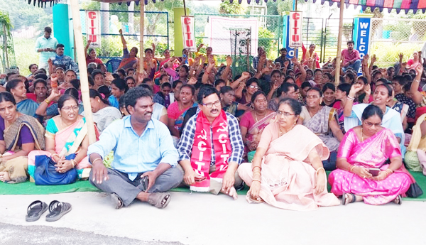 ప్రభుత్వ ఉద్యోగులుగా గుర్తించాలి