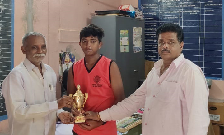 బాస్కెట్‌ బాల్‌ రాష్ట్ర జట్టుకు టిఅర్‌అర్‌ విద్యార్థి విద్యార్థి 