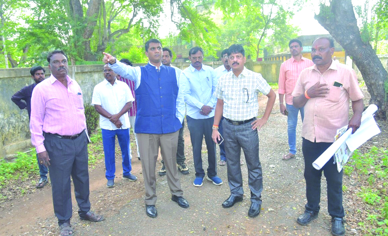 భవన నిర్మాణ స్థల పరిశీలన