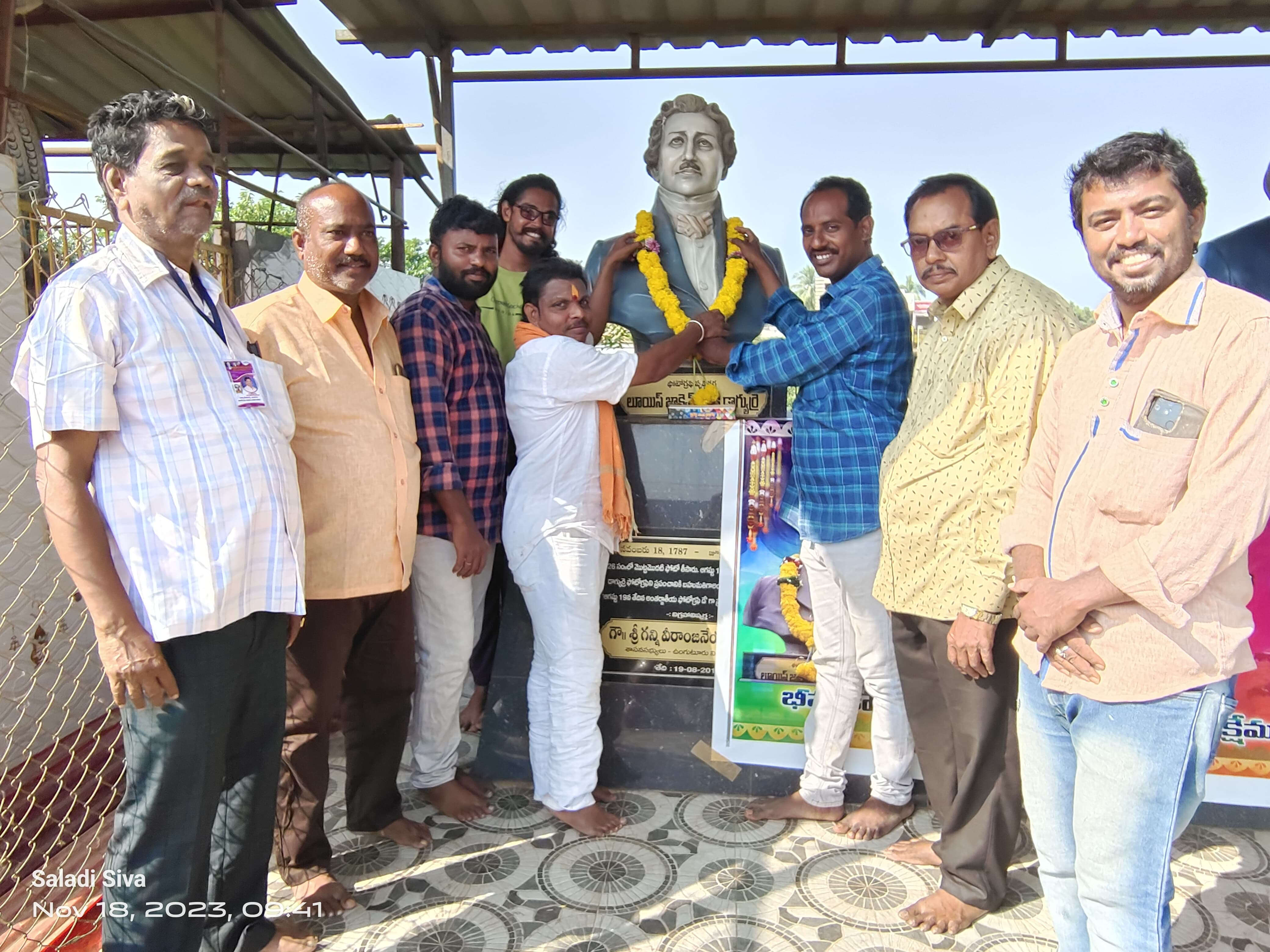 'కెమెరా సృష్టికర్త డాగ్యురే ధన్యజీవి'