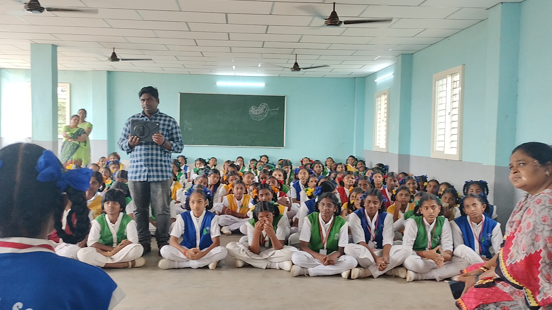 బాలల హక్కులను సద్వినియోగం చేసుకోవాలి
