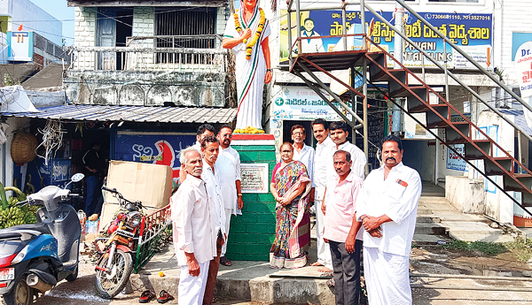 పేదల పెన్నిధి ఇందిరాగాంధీ