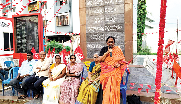 కోరన్న, మంగన్నలే స్ఫూర్తి