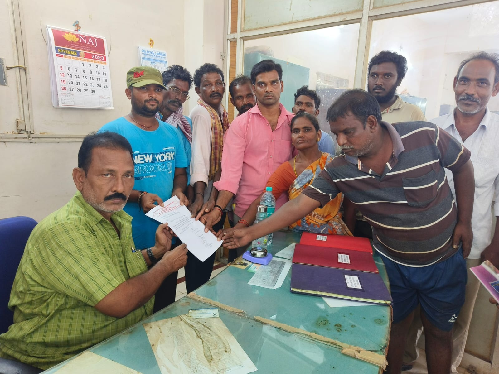 బకాయి జీతాలు వెంటనే ఇవ్వాలి