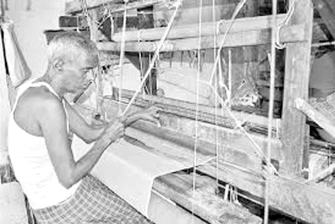 అప్పుల ఊబిలో నేతన్న