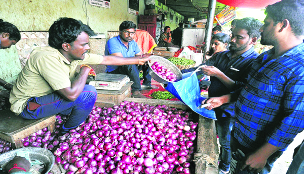 ఉల్లి ధరలు మళ్లీ పెరిగాయెందుకు ? 