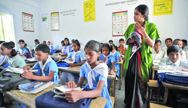 మోడల్‌ స్కూల్‌ స్టాఫ్‌ పాటర్న్‌ కాపాడాలి 