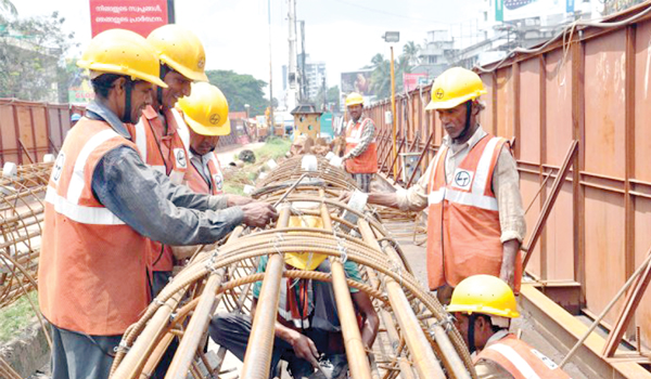 కార్మికుల కడగండ్లు పెంచిన 'కోడ్లు'