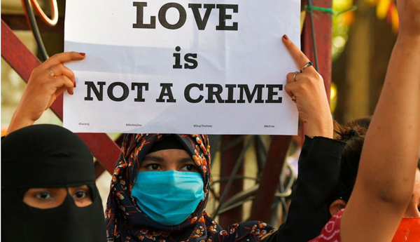 మనువాదం వైపు మళ్లించే యత్నం