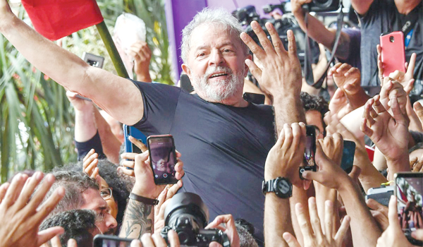 బ్రెజిల్‌ రాజకీయ వేదికపై వామపక్ష నేత లూలా