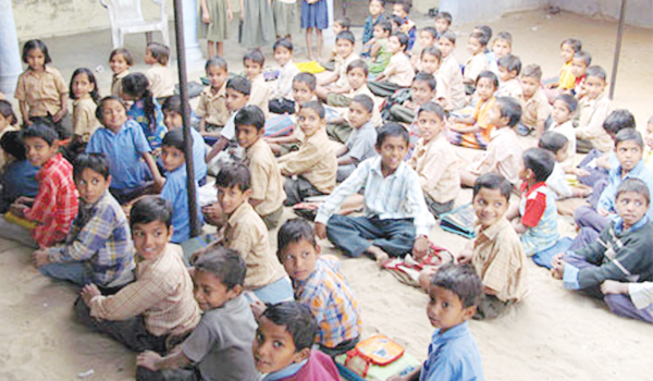 టీచర్లు లేకుండా చదువెలా వస్తుంది?