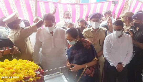 వీర జవాన్ జశ్వంత్ భౌతిక కాయానికి సైనిక లాంచనాలతో అంత్యక్రియలు