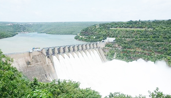 Srisailam Dam: శ్రీశైలానికి భారీ వరద.. 10 గేట్లు ఎత్తివేత