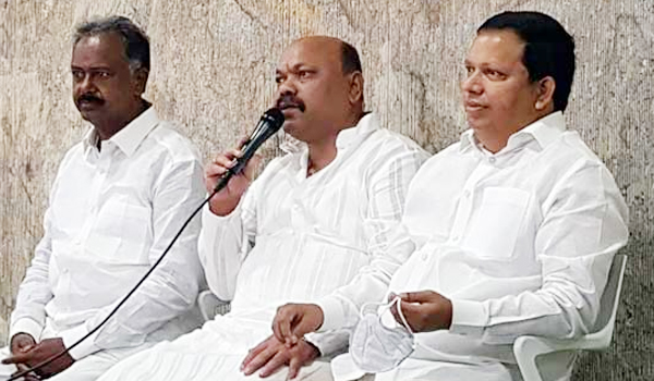 కాంగ్రెస్‌లోకి ఎంపి అర్వింద్‌ సోదరుడు.. పలువురు బిజెపి నేతలు కూడా..!
