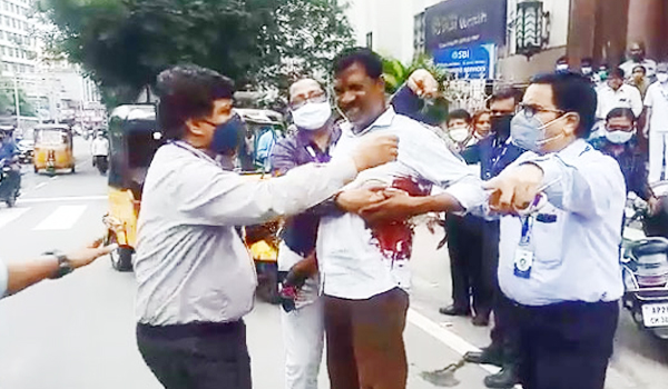 హైదరాబాద్‌లో కాల్పుల కలకలం