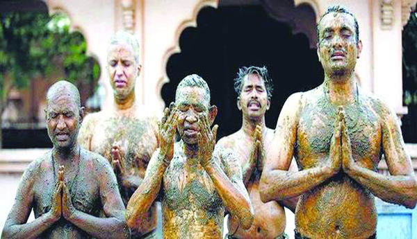 జ్ఞానానికీ అజ్ఞానానికీ నడుమ...