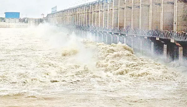 Joorala Project : జూరాలకు వరద ఉధృతి.. 20 గేట్లు ఎత్తివేత..