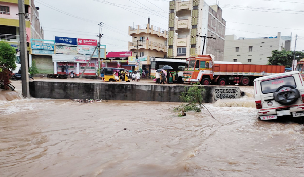 తెలుగు రాష్ట్రాల్లో వర్షాలు.. కొన్నిచోట్ల కుంభవృష్టి.. కడపలో యువకుడు గల్లంతు