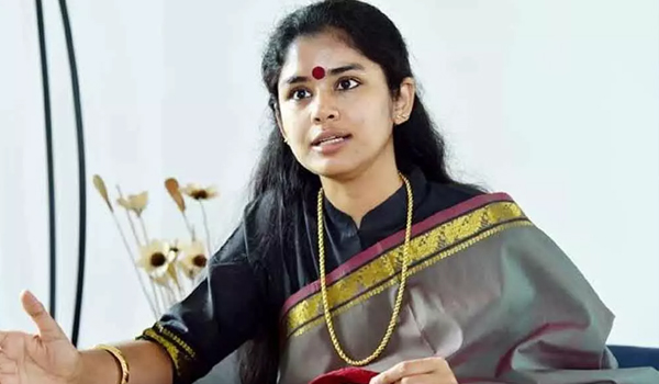మీకు సిగ్గుగా లేదా? : అశోక్‌ గజపతిరాజుపై సంచయిత సంచలన వ్యాఖ్యలు!
