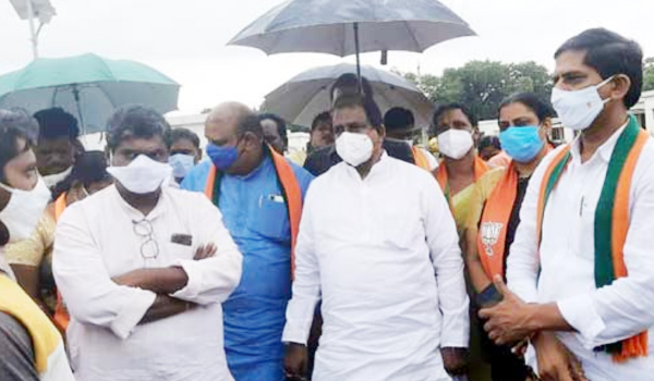 పోలవరం ప్రాజెక్టును కేంద్రమే పూర్తి చేయాలని అనడం సరికాదు : సోము వీర్రాజు