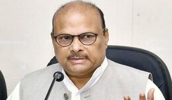 నిరుద్యోగుల ఆత్మహత్యా ఘటనలు ఇప్పుడే చూస్తున్నాం : యనమల