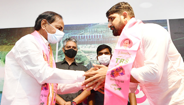 TRS కీలక నిర్ణయం: నామినేటెడ్‌ ఎమ్మెల్సీగా కౌశిక్‌రెడ్డి