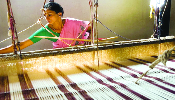 చేనేతను ధ్వంసం చేస్తున్న కేంద్ర, రాష్ట్ర ప్రభుత్వాలు