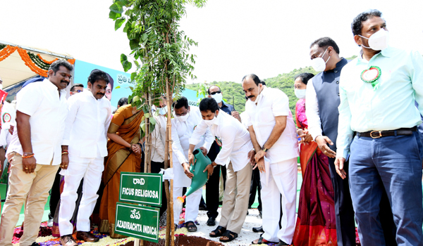 Cm Jagan : యజ్ఞంలా చెట్లపెంపకం : వనమహోత్సవంలో సిఎం జగన్‌