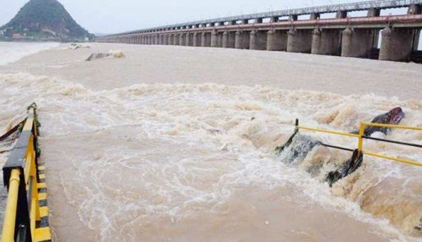 నిండుకుండలా కృష్ణమ్మ.. పరివాహక ప్రాంత ప్రజలకు కలెక్టర్‌ హెచ్చరిక..