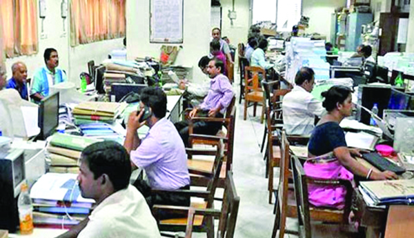 ప్రభుత్వ ఉద్యోగుల సంక్షేమ బాధ్యత ప్రభుత్వానిది కాదా?