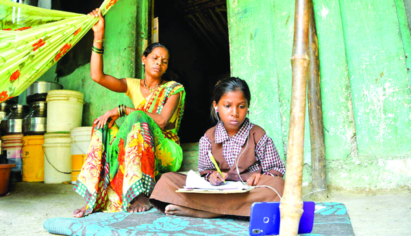 కరోనాలో కొండెక్కిన చదువు