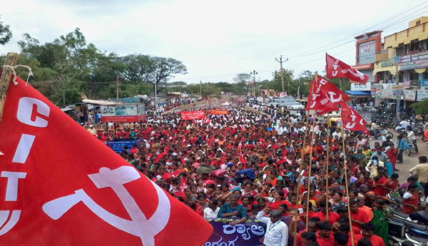 సిఐటియు ఆలిండియా కౌన్సిల్‌ సమావేశాలు నవంబర్‌ 16-18 తేదీల్లో హైదరాబాద్‌లో జయప్రదంగా జరిగాయి. సమావేశంలో కోవిడ్‌ కాలంలో సిఐటియు కమిటీలు ప్రజలకు, కార్మికులకు అందించిన సేవలు, ఆ కాలంలోనే ఇబ్బందులు ఎదుర్కొన్న కార్మికుల సమస్యలపై పోరాటాలు, ఢిల్లీ రైతాంగ పోరాటానికి అందించిన మద్దతు తదితర అంశాలపై చర్చించింది.