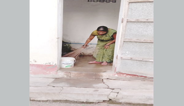 వేతనాల కోసం ఎదురుచూపులు