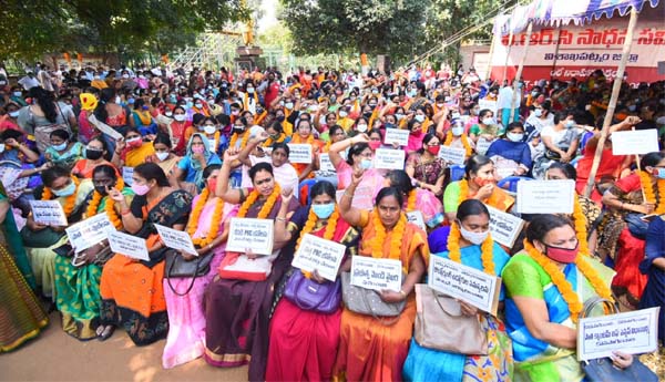 పిఆర్‌సికి వ్యతిరేకంగా ర్యాలీలు, రిలే నిరాహార దీక్షలు