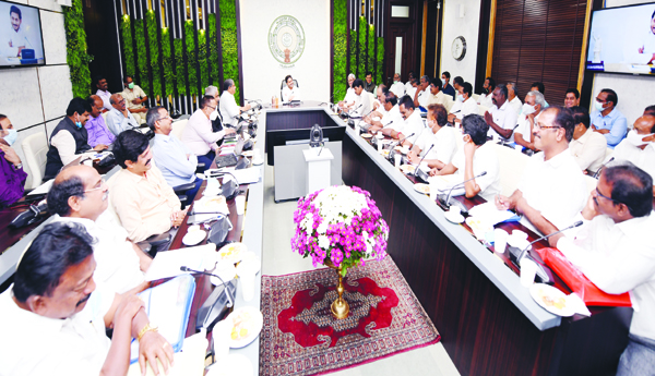 పిఆర్‌సిని సమీక్షించాల్సిందే