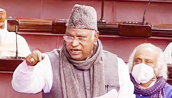 2 కోట్ల ఉద్యోగాల హామీపై మల్లిఖార్జున్‌ ఖర్గే ఫైర్‌