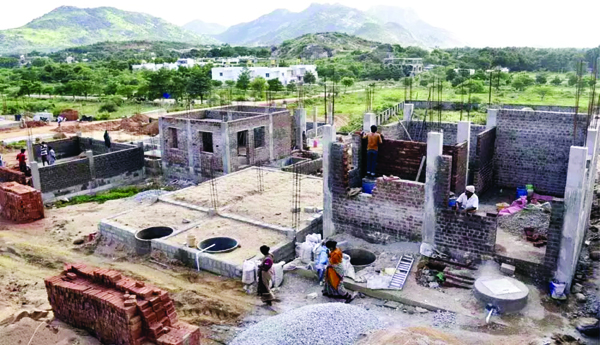 పునాదులతోనే ఆగిన 'నవరత్నాల' ఇళ్లు