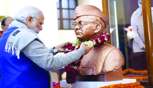 హిందూత్వకు నేతాజీ త్యాగ నిరతికి పోలికెక్కడీ