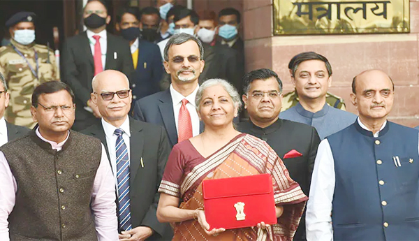 కీలక రంగాలకు చిన్న చూపు