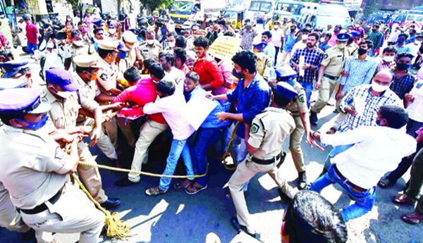 నిరుద్యోగ గర్జన